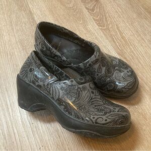 Nurse Mates Pillow Top Bryar women's size 5 clogs black and grey paisley